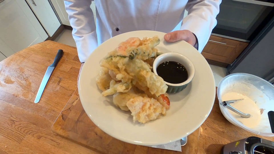 Photo of the Queen Burger on a plate
